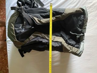 Mochila Deuter AC Lite 14 Negra y Verde Oliva