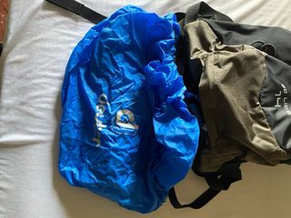 Mochila Deuter AC Lite 14 Negra y Verde Oliva