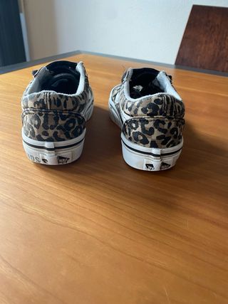 Vans edición animal velcro talla 27