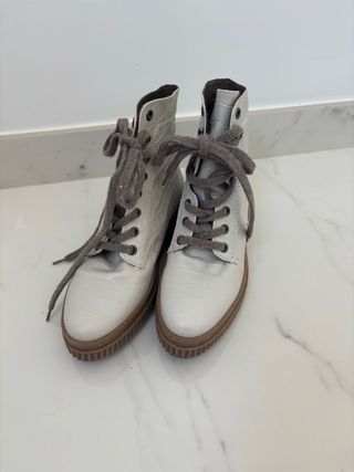Botines de piel blancos con cordones