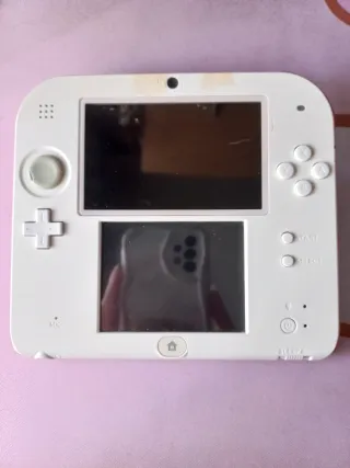 Nintendo 2DS blanca y roja