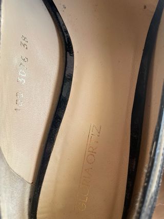 Zapatos de tacón de 8 cms de la marca Gloria Ortiz