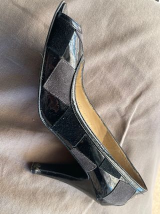 Zapatos de tacón de 8 cms de la marca Gloria Ortiz