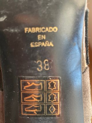 Zapatos de tacón de 8 cms de la marca Gloria Ortiz