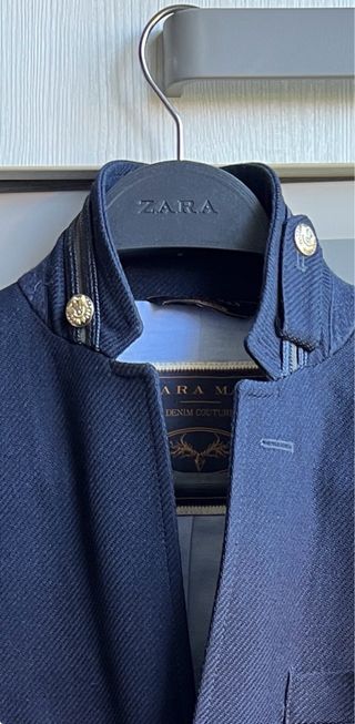 Americana Zara azul botones dorados