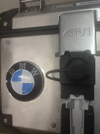 Top Case Givi Trekker Outback 42 + Parrilla