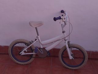 Bicicleta infantil blanca