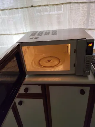 Microondas DeLonghi Plateado