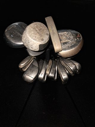 Bolsa de palos de golf con 21 palos y pelotas
