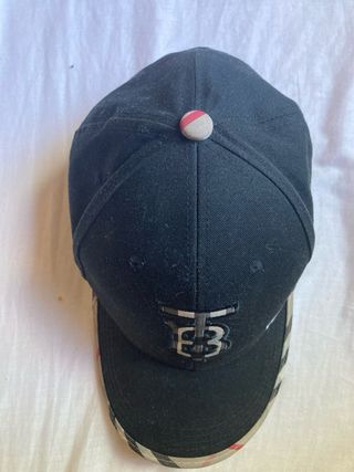 Gorra Burberry Negra con Logo TB
