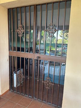 Doble puerta hierro y cristal
