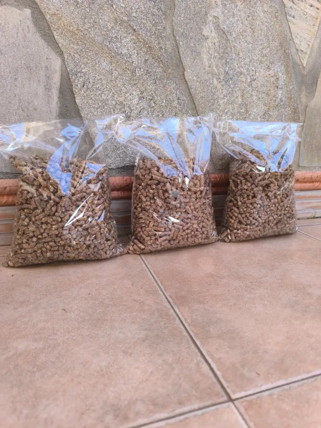 Pellets di Legno Ecologici. 3 kg