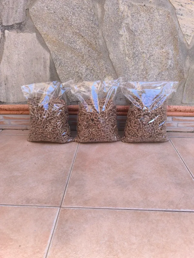 Pellets di Legno Ecologici. 3 kg