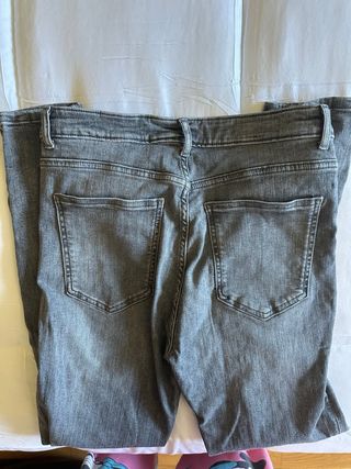 Pantalón pitillo Zara gris