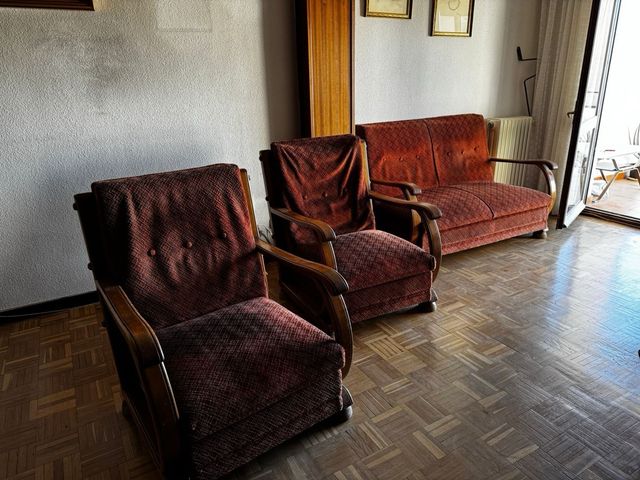 Sofá y sillón vintage tela y madera. 