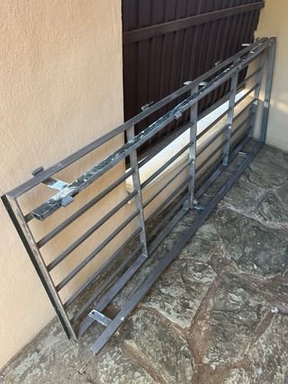 Reja de seguridad puerta con cerradura y llave