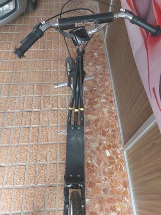 Patinete infantil con ruedas grandes