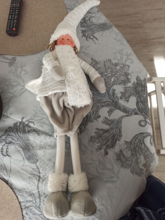 Muñeca de peluche navideña