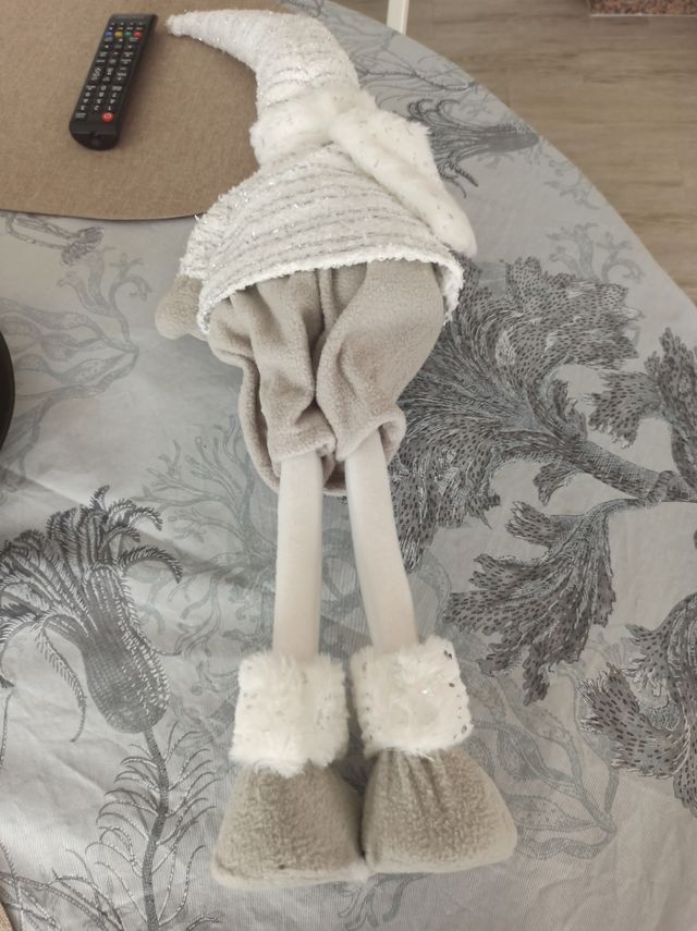 Muñeca de peluche navideña