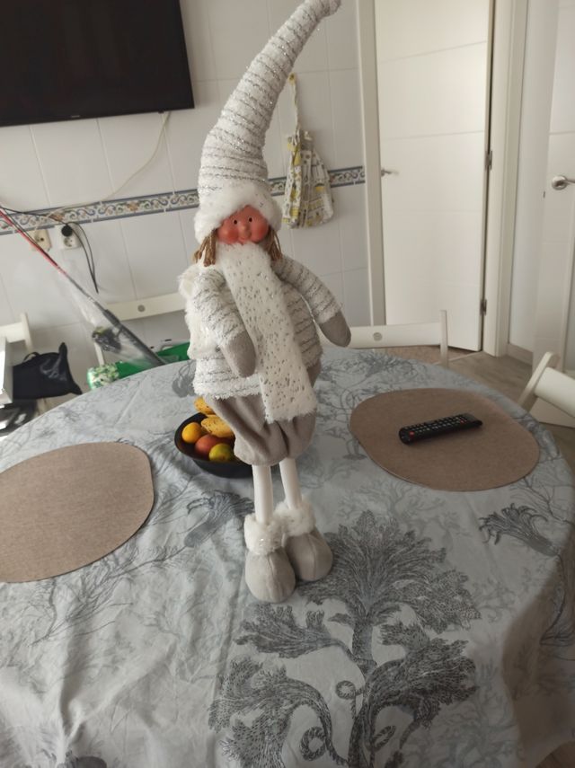 Muñeca de peluche navideña