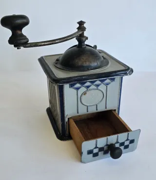 Antiguo molinillo de café. Decoración vintage