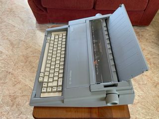 Máquina de escribir eléctrica Olivetti Praxis