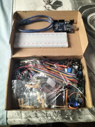 Kit Arduino UNO con componentes