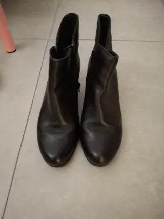 Botines negros de piel