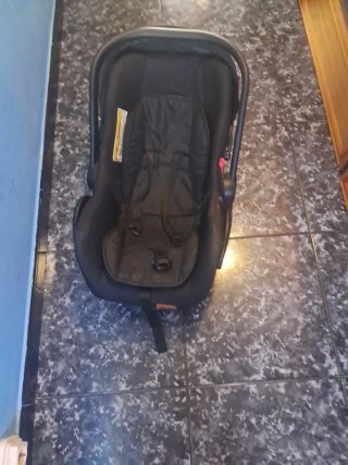 Carro más silla de coche de bebé 3x1.