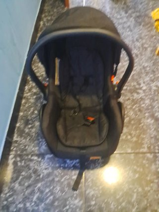 Carro más silla de coche de bebé 3x1.