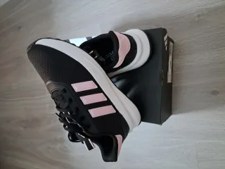 Deportivas Adidas Negras y Rosas