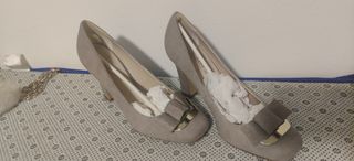 Scarpe con tacco beige n.40