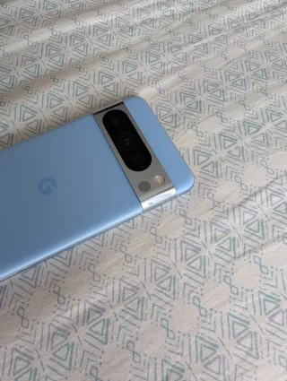 Google Pixel 8 Pro 256 GB celeste.