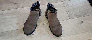 Botín serraje infantil beige/marrón. 