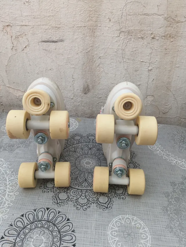 Pattini da figura bianchi a 4 ruote