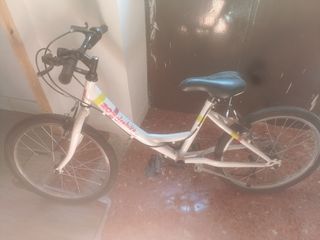 Bicicleta infantil blanca