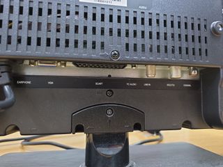 Monitor/TV 24"marca HKC Negro