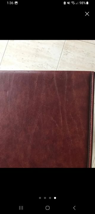 Portadocumentos de piel marrón