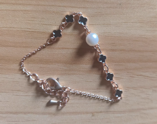 Pulsera perlas y tréboles oro rosa