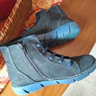 Botines de piel negras y azules T.39