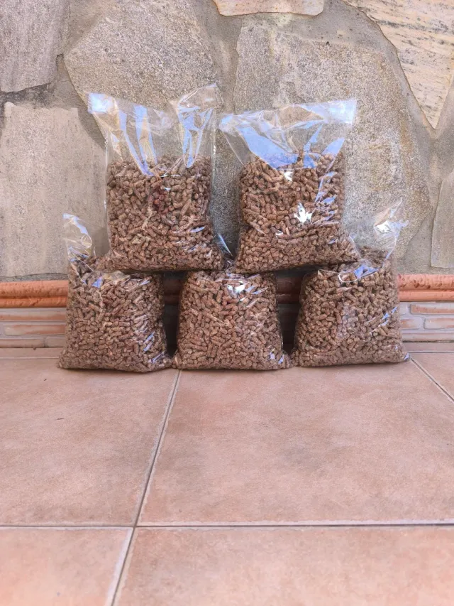 Pellets di Legno Ecologico. Confezione da 5 bustine