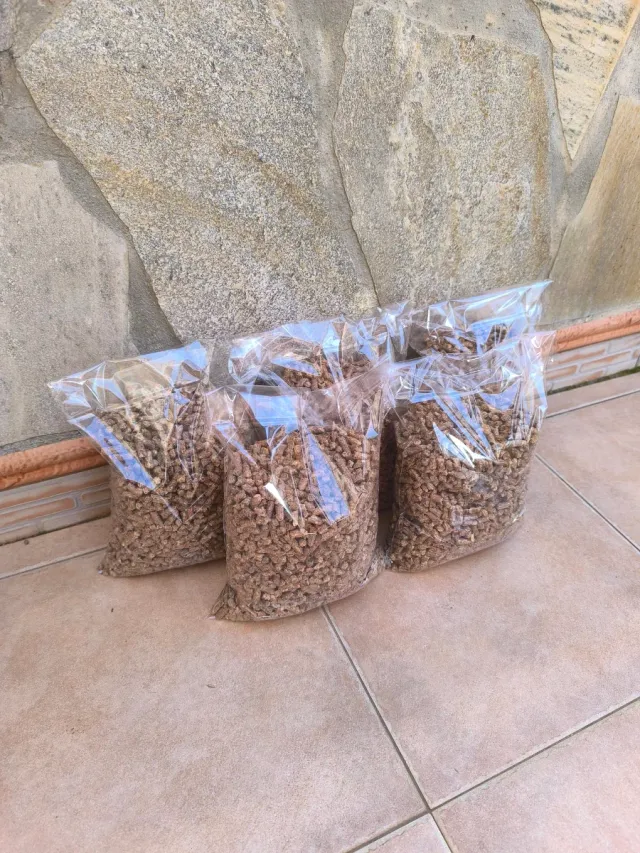 Pellets di Legno Ecologico. Confezione da 5 bustine