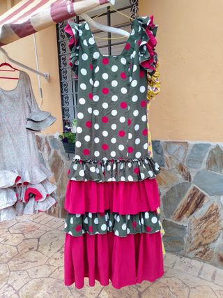 Vestido de gitana verde oliva. Burdeos y beis es