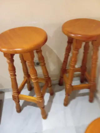 2 Taburetes de Madera Rústicos