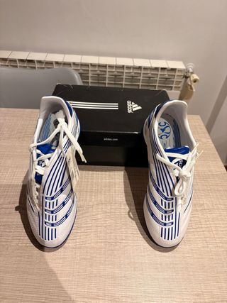 Zapatillas Adidas Fútbol Blancas y Azules