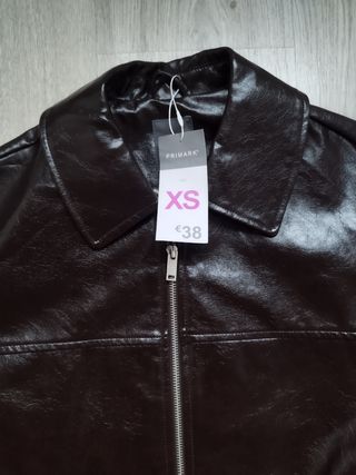 Chaqueta oversize color marrón chocolate
