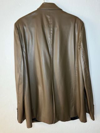 Chaqueta Zara efecto piel verde Talla L