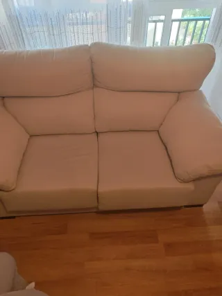 Sofá 2 plazas beige sin uso