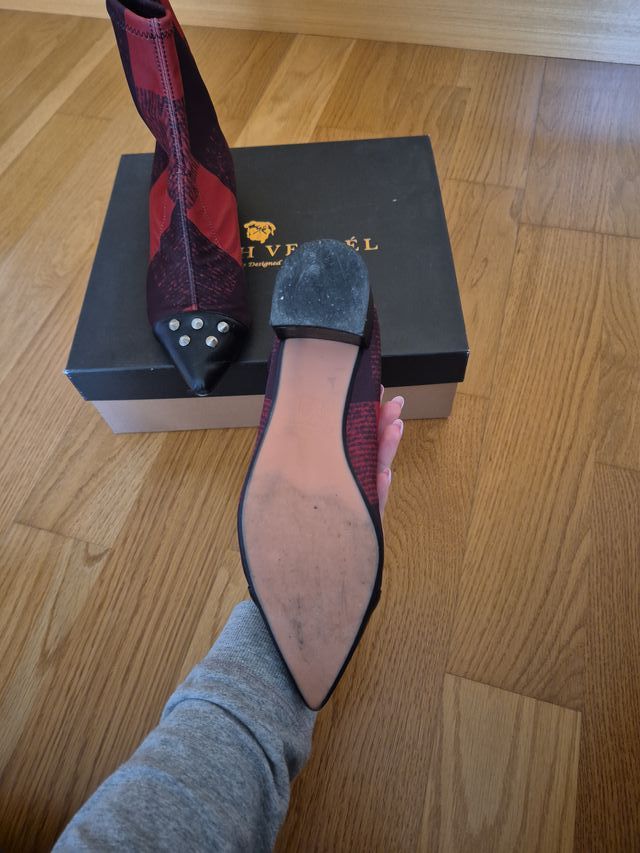 Botines a cuadros rojos y negros