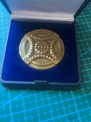 Medalla Conmemorativa Dorada